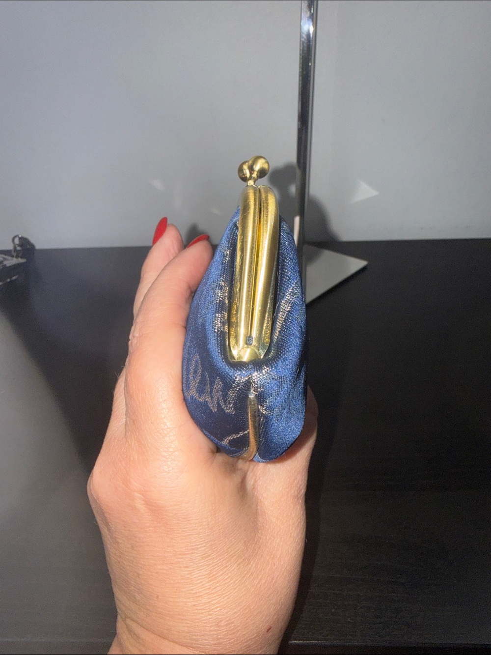 Coach Poppy Signature Script Print Kiss-Lock Coin Purse - Picture 6 of 10
